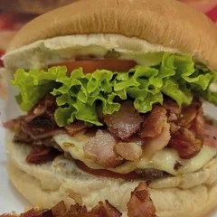 On Board X-Bacon - Burguer tradicional - bacon - queijo - salada - maionese