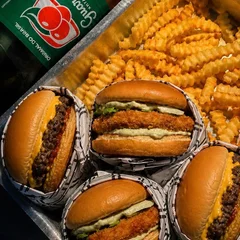 Combo 4x: 4 Burgers + 4 Acompanhamentos + 1 Bebida 1,5L