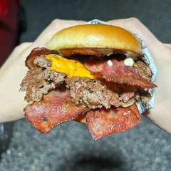 Double Bacon+ Refri lata+ Fritas