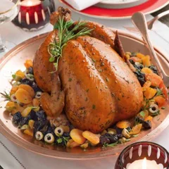 Frango assado recheado com aipim bacon e linguiça calabresa