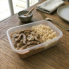 Strogonoff de Carne com Cogumelos e arroz integral.