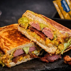 Hotdog cheddar prensado