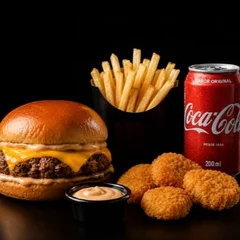 Combo Individual Smach c/ Batata Frita 120g Cheddar e bacon+ 4 Nuggetts + 1 molho da casa + 1 coca 200ml