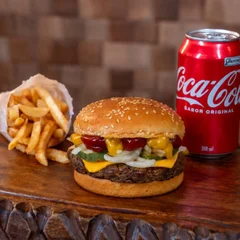 Combo Solteiro: Clone Burguer + Fritas + Coca lata