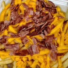 Batata Frita Com Cheddar e Bacon M