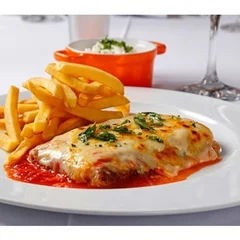 Macarrão a bolonhesa +Bife a parmergiana