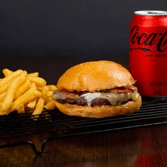 Combo Rei Arthur (Burger + batata + refri)