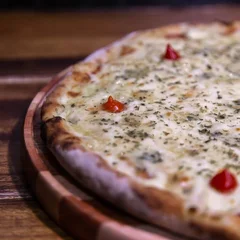 Quatro queijos 25 cm (4 pedaços)