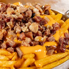 BATATA FRITA COM BACON E CHEDDAR G