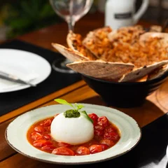 Entrada | Burrata Com Molho Pesto de Manjericão 