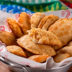 Pastel de frango com Catupiry 12 unid.