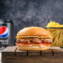 Combo Burger Máximus + Fritas + Refri Lata