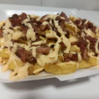 Batata frita com cheddar e bacon 500g