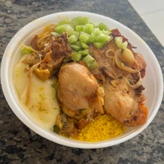 frango ao molho e filé de frango completo (750G) 