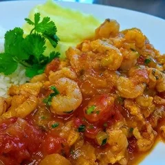 Filé de Peixe Frito ao Molho de Camarão