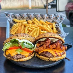 Combo B.B  – 2 Burgão + Batata (M)