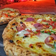 Leve 2 Pizzas Grandes de 8 pedaços e 2 sabores, apenas $$ 99,00