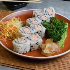 URAMAKI SALMAO GRELHADO 8 UND