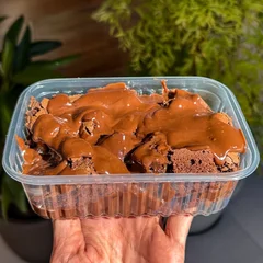 Bordinha Com Calda de Chocolate