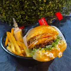 Combo X-tudo + batata Frita + 1 Coca Normal Pet