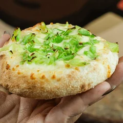 Queijo Mussarela com Alho Poró