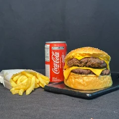 Cheddar  + Coca Cola Lata 220ml & Fritas +  R$ 18,99 leve outro burger