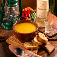 Caldo de mandioca amarela