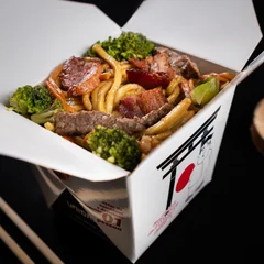 YAKISOBA CARNE + BACON