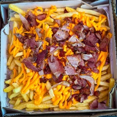 Porção PP: 500g Fritas com Cheddar e Bacon