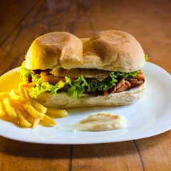 Baurú tradicional de filé c/ bacon
