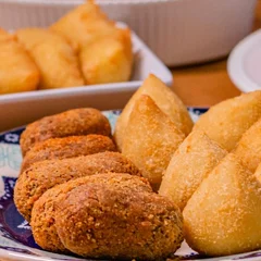 70 Salgadinhos fritos