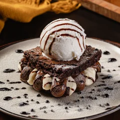 Brownie duplo com recheio de Creme de Leite ninho e Nutella e sorvete de Baunilha