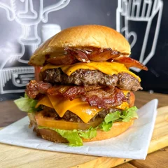 2 NB CHEDDAR E BACON + 2 FRITAS (100G)