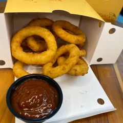 Porção de Onion Rings + Molho BBQ