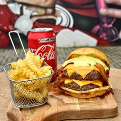 BEMCOMBURGER + BATATA FRITA + COCA COLA LATA
