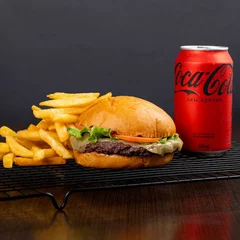 Combo Elizabeth II (Burger + batata + refri)