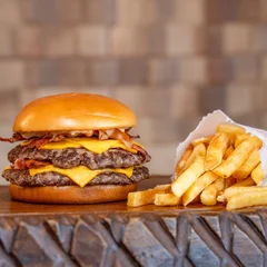 Burguer de 140g Artesanal + Fritas