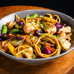 Yakisoba de Salmão