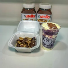 Brownie cremoso + açaí Ninhotella 