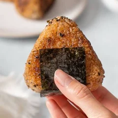 oniguiri hot salmão e gorgonzola 
