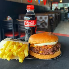 Big Smash Catupiry & Bacon + Coca Pet & Fritas + R$ 19,99 leve outro burger