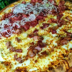 Pizza Meio Calabresa Meio Carijó G 8 Fatias