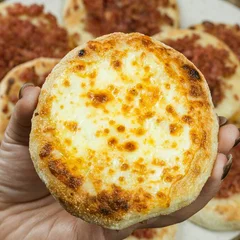 10 Esfihas de Muçarela