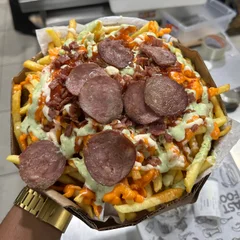 Batata na caixa  25 cm + bacon e calabresa.