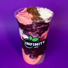 Meteoritos | Açaí com Mousse de Morango, Ovomaltine e Leite em Pó