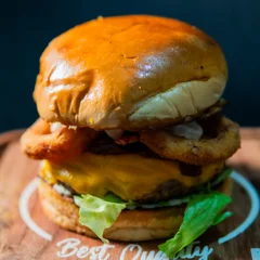 NAQUELE MODELO BURGUER