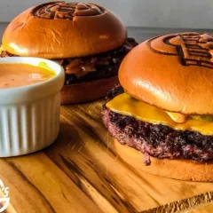 Combo casal 2 Smashs Burguers + 2 fritas + 2 Bebidas