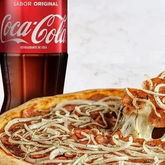 Pizza Grande (8 fatias) de Calabresa + Refri 1,5L