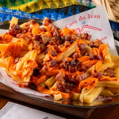 Fritas especiais com cheddar e bacon