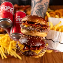 Combo Casal 2 Clássicos Bacon + 2 Bebidas 350ml+ 2 Porções Fritas
